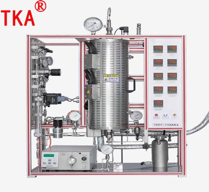 What are the usual components of a fixed-bed microreverse evaluation unit?